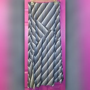 Bobeau Maxi Skirt Medium Black/White Stripes